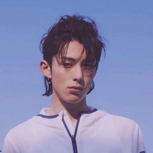 王鹤棣初中同学爆料视频,揭秘昔日校园趣事 第1张 王鹤棣初中同学爆料视频,揭秘昔日校园趣事 第1张